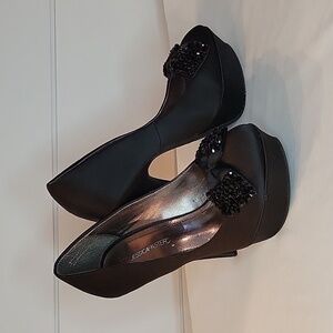 JUSTFAB Jessica Paster size 7 black platform heels with sequined bow